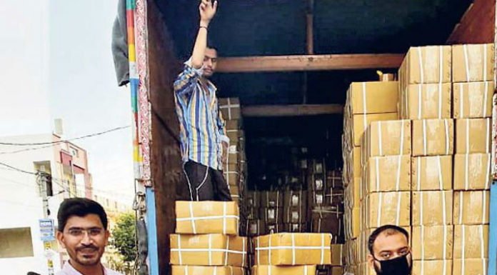 18 हजार बोतल घटिया सैनिटाइजर से भरा ट्रक जब्त