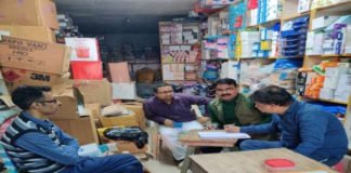 फेस मास्क की ब्लैक मार्केटिंग करने पर दो मेडिकल स्टोर सील