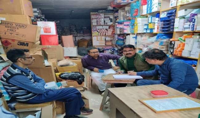 फेस मास्क की ब्लैक मार्केटिंग करने पर दो मेडिकल स्टोर सील