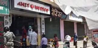 दवा दुकानों पर ‘नो फेस मास्क नो मेडिसिन’ का नोटिस