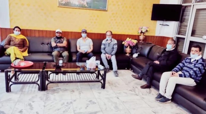 जिला औषधि निरीक्षक ने दवा दुकानदारों को दिए निर्देश