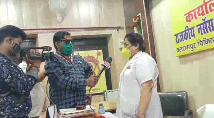 अस्पताल में नर्सों का हंगामा, निदेशक ने मांगी माफी