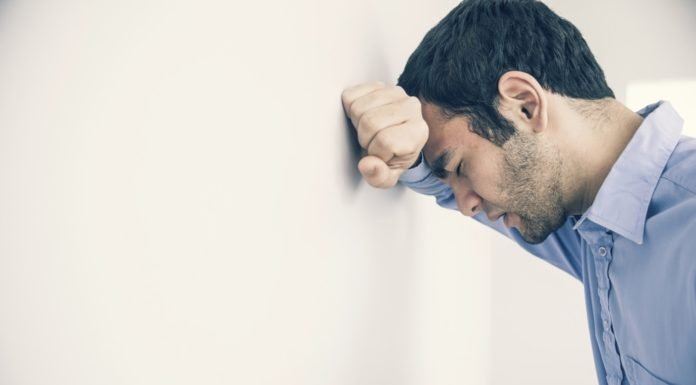 पुरुष टेस्टोस्टेरोन समस्या से जूझते रहते हैं, शेयर नहीं करते