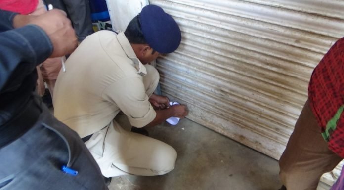 पांच मेडिकल स्टोर और तीन क्लीनिक सील