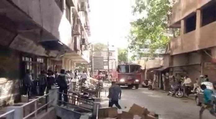 दवा बाजार की एक दुकान में लगी आग