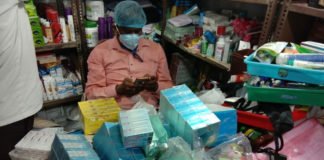 तीन दवा दुकानों पर रेड, लाखों की दवा जब्त