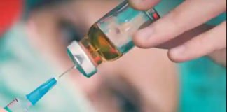 कोरोना वैक्सीन के नाम पर 4 लोगों को लगवा दिया जहरीला इंजेक्शन