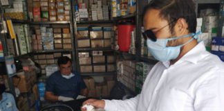 हार्डवेयर की दुकानों पर सेनेटाइजर की बिक्री, औषधि विभाग की रेड