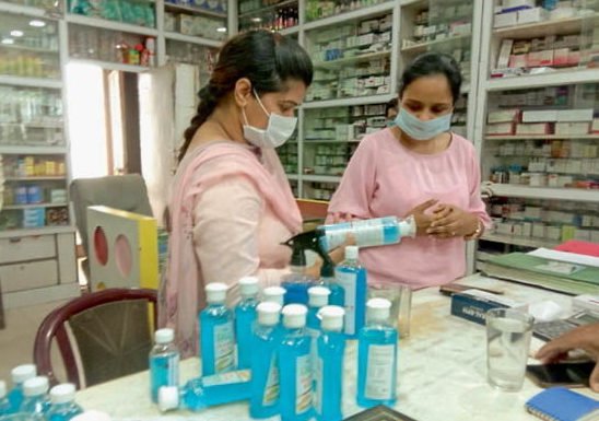 दो मेडिकल स्टोर पर दबिश, 41 हजार के सेनेटाइजर सील