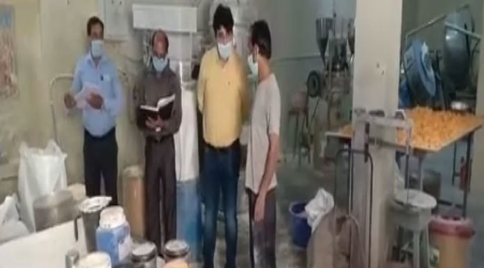 अवैध दवा बना रही फैक्ट्री पर रेड, सील