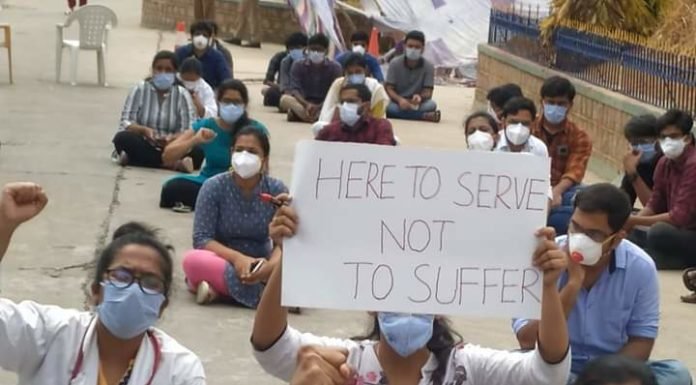 हैदराबाद के गांधी अस्पताल में जूनियर डॉक्टरों से मारपीट