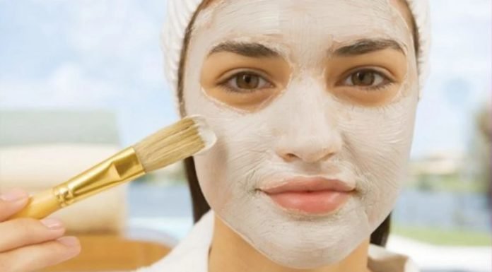 ज्यादा देर फेस मास्क लगाने से बिगड़ सकती है चेहरे की खूबसूरती
