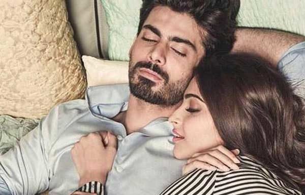 रात को देर से सोने वाले लोगों की सेक्स लाइफ होती है आक्रामक