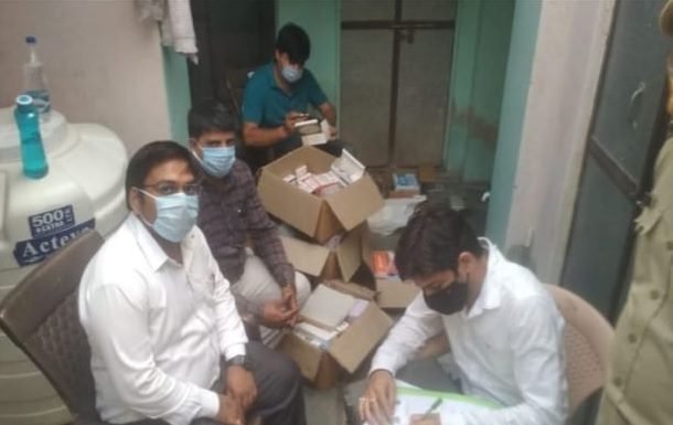 एएनएम के क्वार्टर में छापा, अवैध दवाइयां बरामद