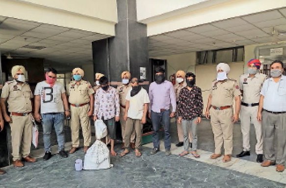मेडिकल स्टोरों पर रेड, 22500 नशीली गोलियां बरामद