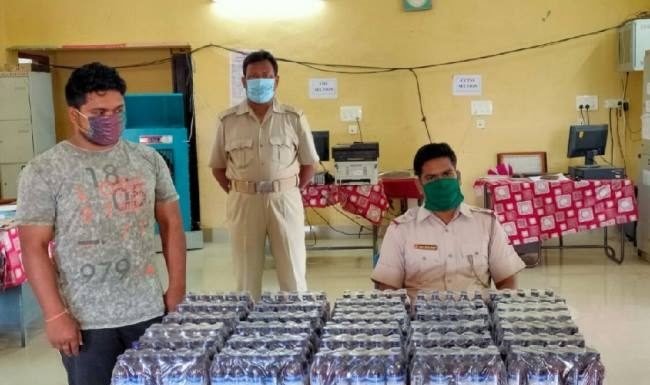 कार में नशीली दवा भरकर ले जा रहा युवक गिरफ्तार, जेल भेजा