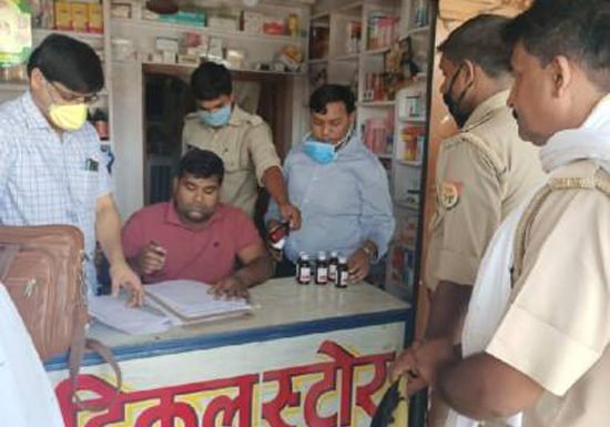औषधि विभाग का दुकान पर छापा, 80 हजार की दवाइयां सील