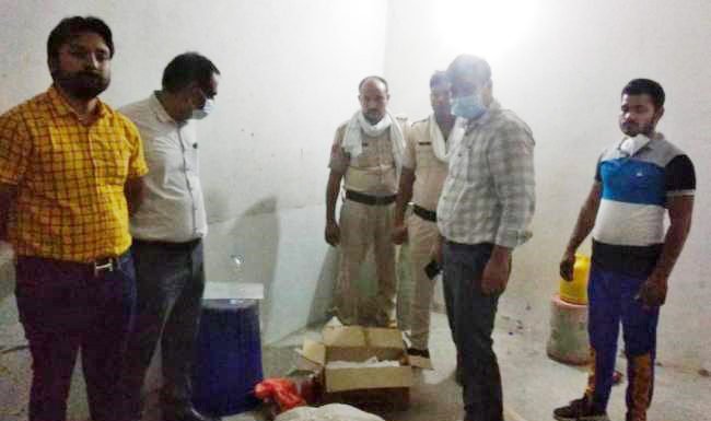 स्वास्थ्य विभाग की रेड, 21 पेटी नकली सैनिटाइजर जब्त