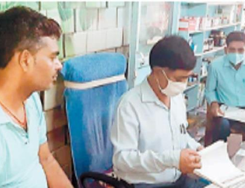 बिना डिग्री के प्रेक्टिस कर रहा नकली डॉक्टर, शिकायत दर्ज