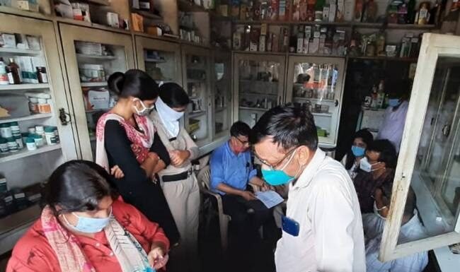 मेडिकल स्टोर पर छापामारी, एमटीपी किट बेचते कैमिस्ट पकड़ा