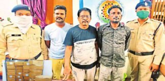 लाखों की नशीली कफ सीरप की तस्करी में तीन गिरफ्तार
