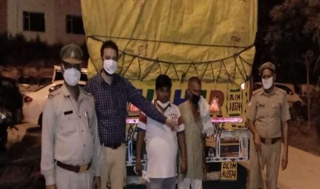 भारी मात्रा में एल्कोहल युक्त एरोमैटिक कार्डमोम टिंचर बरामद