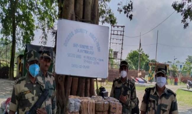 बीएसएफ ने तस्करों के मंसूबो को किया नाकाम, भारी मात्रा में जब्त की बीएसएफ
