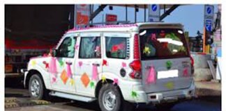 शादी के लिए सजी कार से 1920 बोतल नशीली दवा जब्त