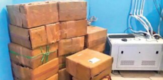 मकान में दबिश देकर कोरेक्स की 3000 बोतल बरामद