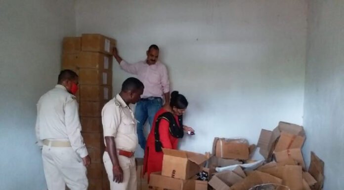 दुकान पर रेड, 50 लाख की नशीली दवाएं जब्त