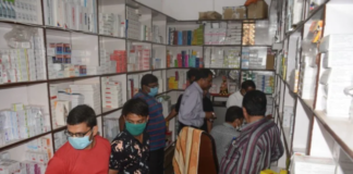 औषधि विभाग ने दवा की दुकानों पर मारा छापा