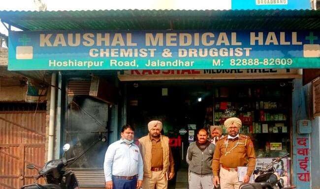 भारी मात्रा में प्रतिबंधित दवाएं बरामद