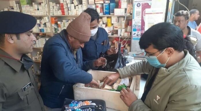 प्रशासन का मेडिकल एजेंसियों पर छापा, मिली नशीली दवाएं