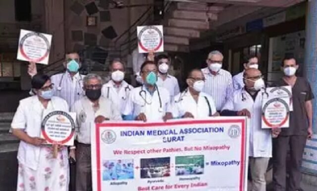 आयुर्वेद चिकित्सकों को सर्जरी देने की इजाजत से नाराज हुए डॉक्टर , की हड़ताल