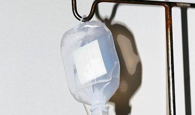 अस्पताल में हंगामा, नर्स ने एक्सपायरी ग्लूकोस बॉटल चढ़ाया
