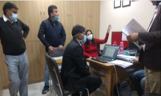 आईवीएफ सेंटर पर छापा, अल्ट्रसाउंड मशीनें व जेनेटिक लैब सीज