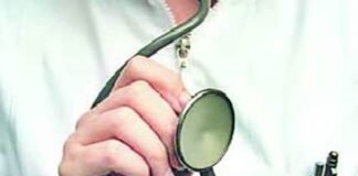 स्वास्थ्य विभाग की टीम का छापा,फर्जी अल्ट्रासाउंड करते डॉक्टर को दबोचा