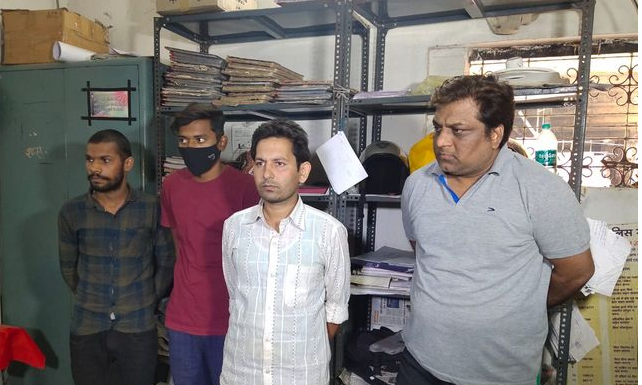 अवैध नशीली कफ सिरप खरीदने-बेचने वाले मेड़िकल स्टोर संचालक, समेत 4 काबू