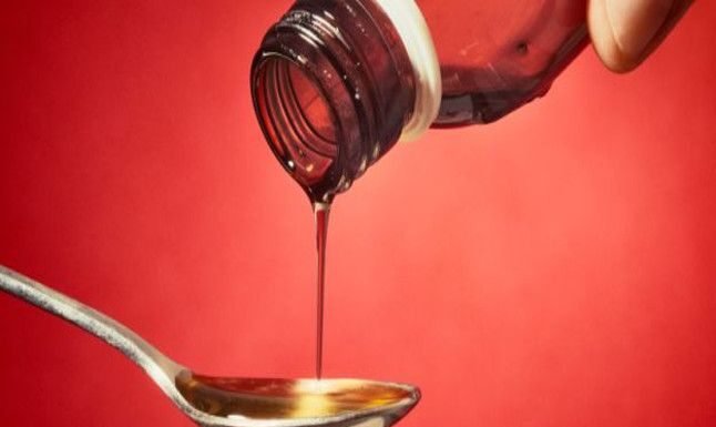 भारी मात्रा में कोडिन कफ सीरप के साथ युवक गिरफ्तार