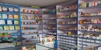 मेडीकल स्टोर की आड़ में चल रहा फर्जी क्लीनिक, स्वास्थ्य टीम ने किया सील