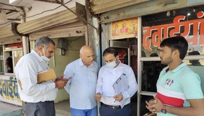 दवा की दुकानों पर उड़नदस्ते ने मारा छापा, प्रतिबंधित दवाइयां बरामद