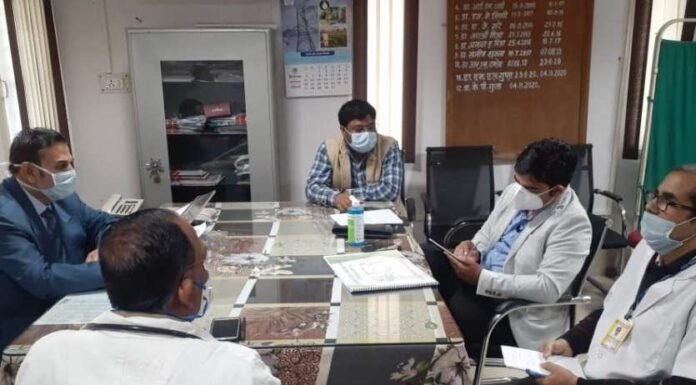 डॉक्टर मरीजों से फीस वसूलने के साथ ही हाथ में पकड़ा रहे ‘कमीशन’ का पर्चा