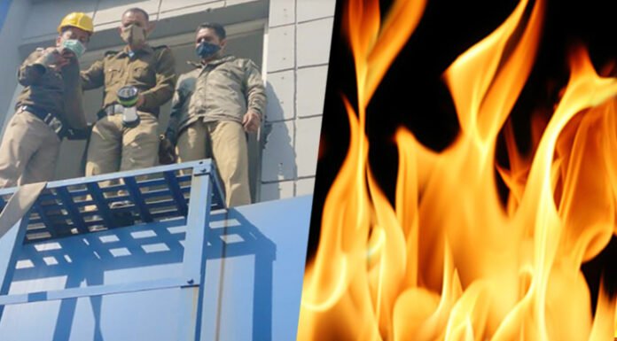 दवा कंपनी में अचानक लगी आग, बाल-बाल बचे कर्मी