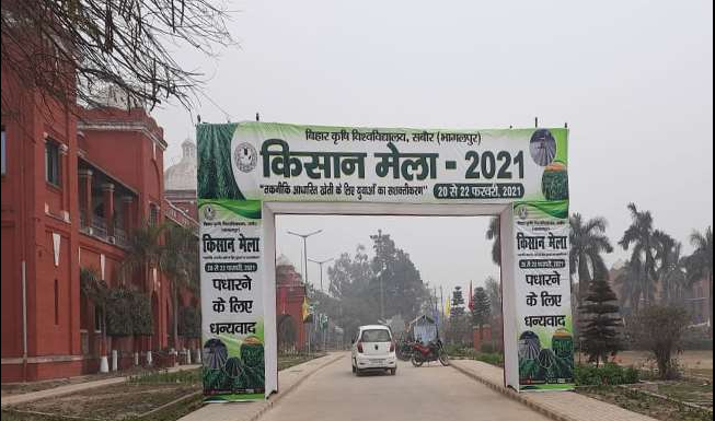 हस्त निर्मित दवा गरीबों के लिए बन रही संजीवनी, मेले में लगे दवा काउंटर पर बीएयू की नजर