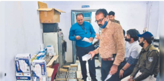 दवा दुकान की आड़ में घर से बेची जा रही थी नशीली दवा