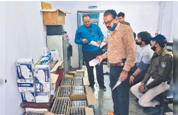 दवा दुकान की आड़ में घर से बेची जा रही थी नशीली दवा