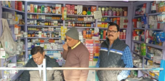 होलसेल का लाइसेंस लेकर फुटकर दवा बिक्री पर कई मेडिकल स्टोरों को मिला नोटिस
