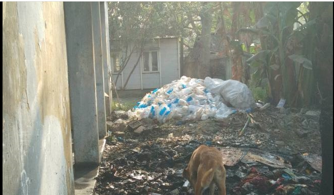सरकार के द्वारा दी गई लाखों की दवा को अस्पताल प्रबंधन ने किया आग के हवाले