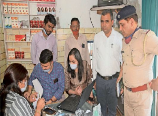 फर्जी क्लीनिक पर स्वास्थ्य विभाग का छापा, 50 वर्षीय महिला गर्भवतियों काे बता देती थी गर्भपात की दवा नकली दवा, गिरफ्तार