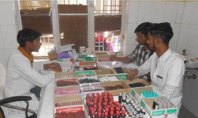 जिला अस्पताल में उपलब्ध नहीं जरूरी दवाएं , बाहर से लेने को मरीज मजबूर